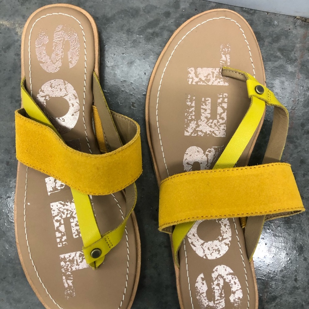 SOREL women’s Ella flip sandals
